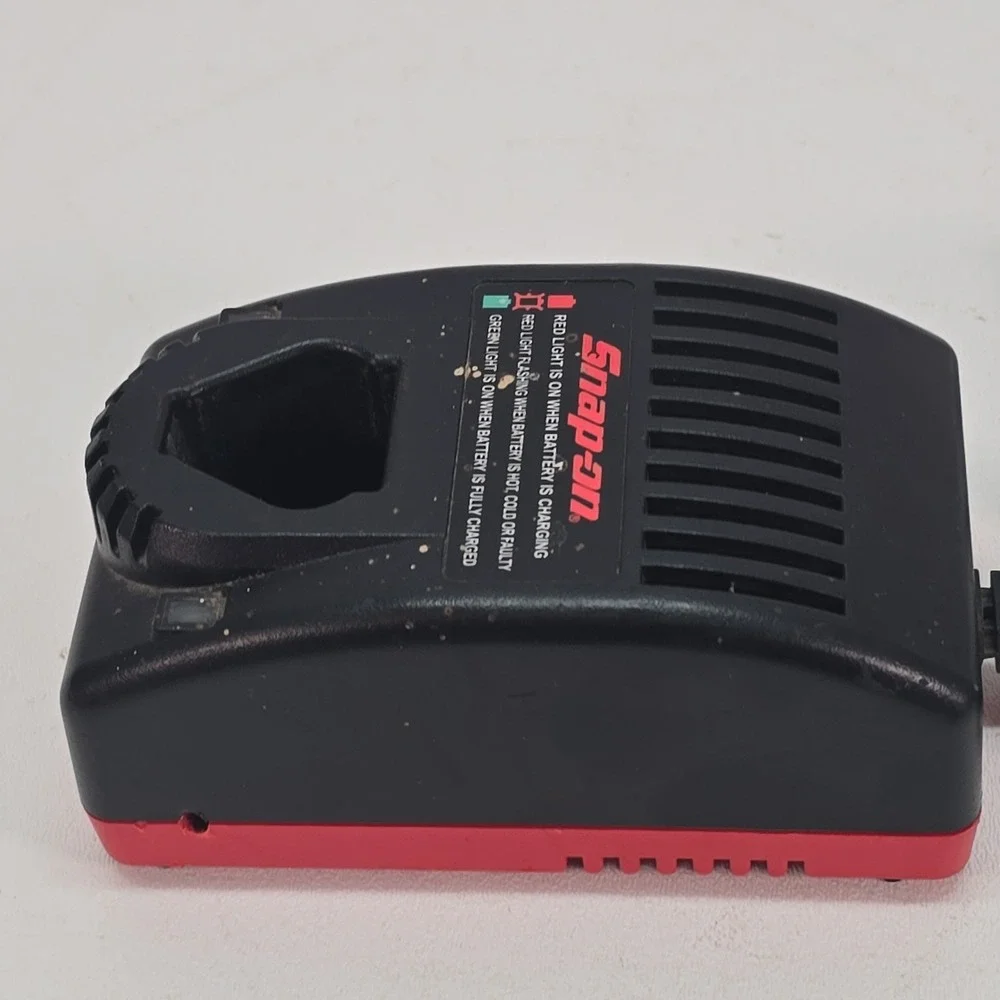 Snap-on CTC572 7.2V Battery Charger OEM Genuine Charger Only Screw Holes